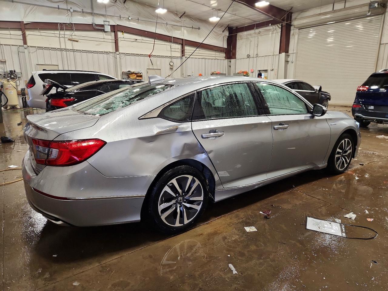 2019 Honda Accord Touring Hybrid - Image 3