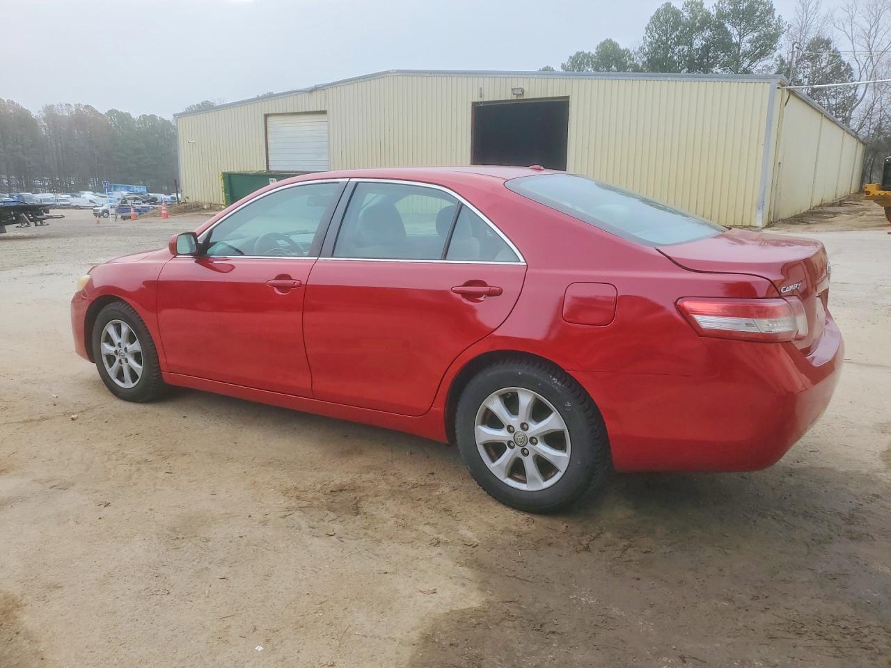 2010 Toyota Camry Base - Фото 2