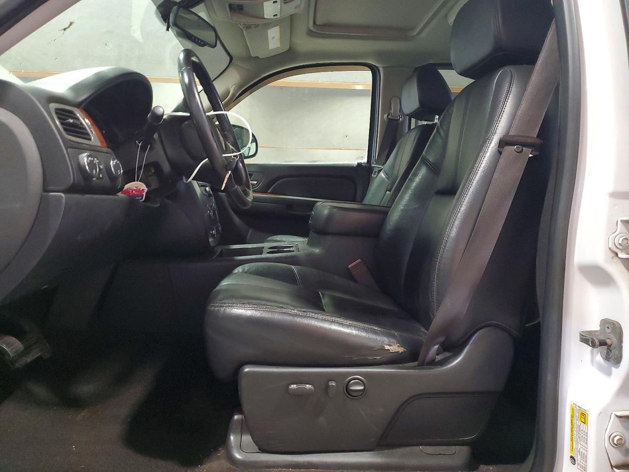 2009 GMC Sierra K1500 - Image 7