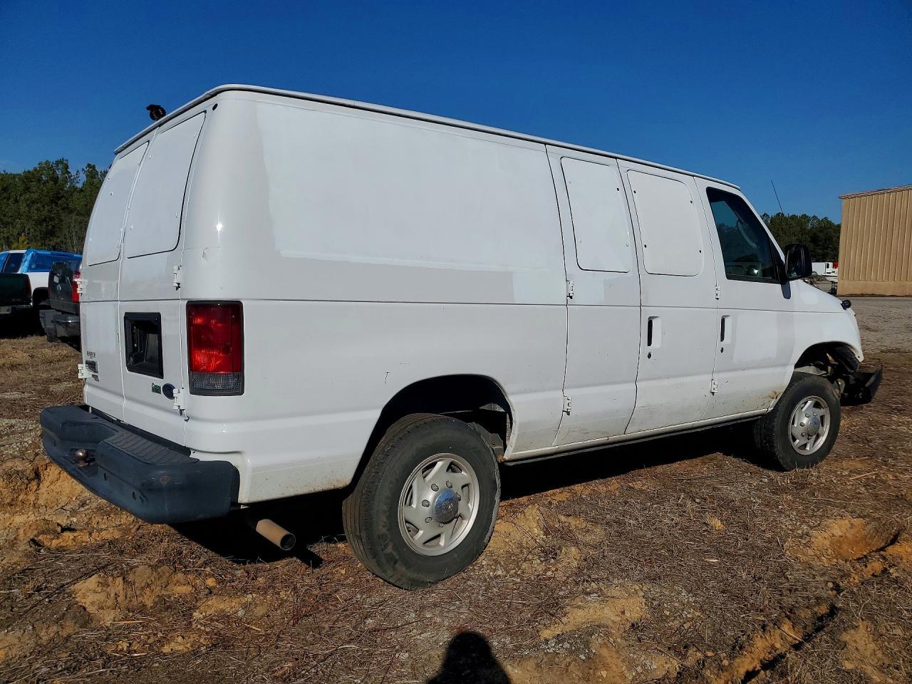 2013 Ford Econoline E250 Van - Фото 3
