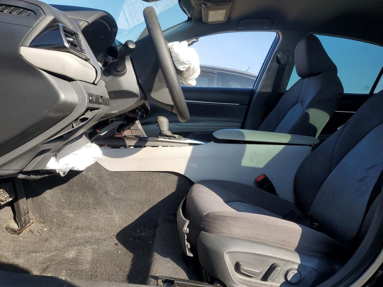 2021 Toyota Camry Le - Image 7