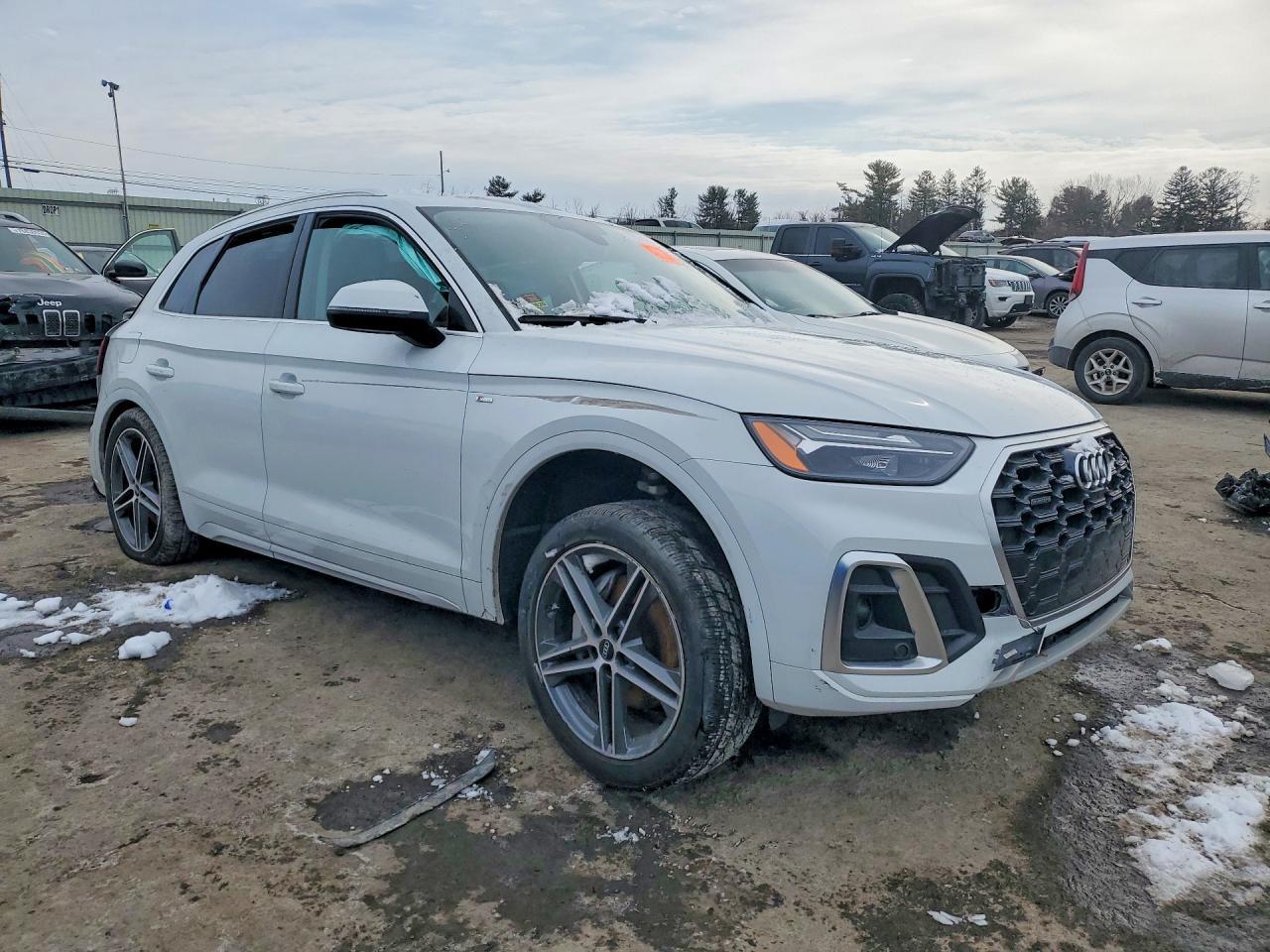 2021 Audi Q5 E Premium Plus - Image 4
