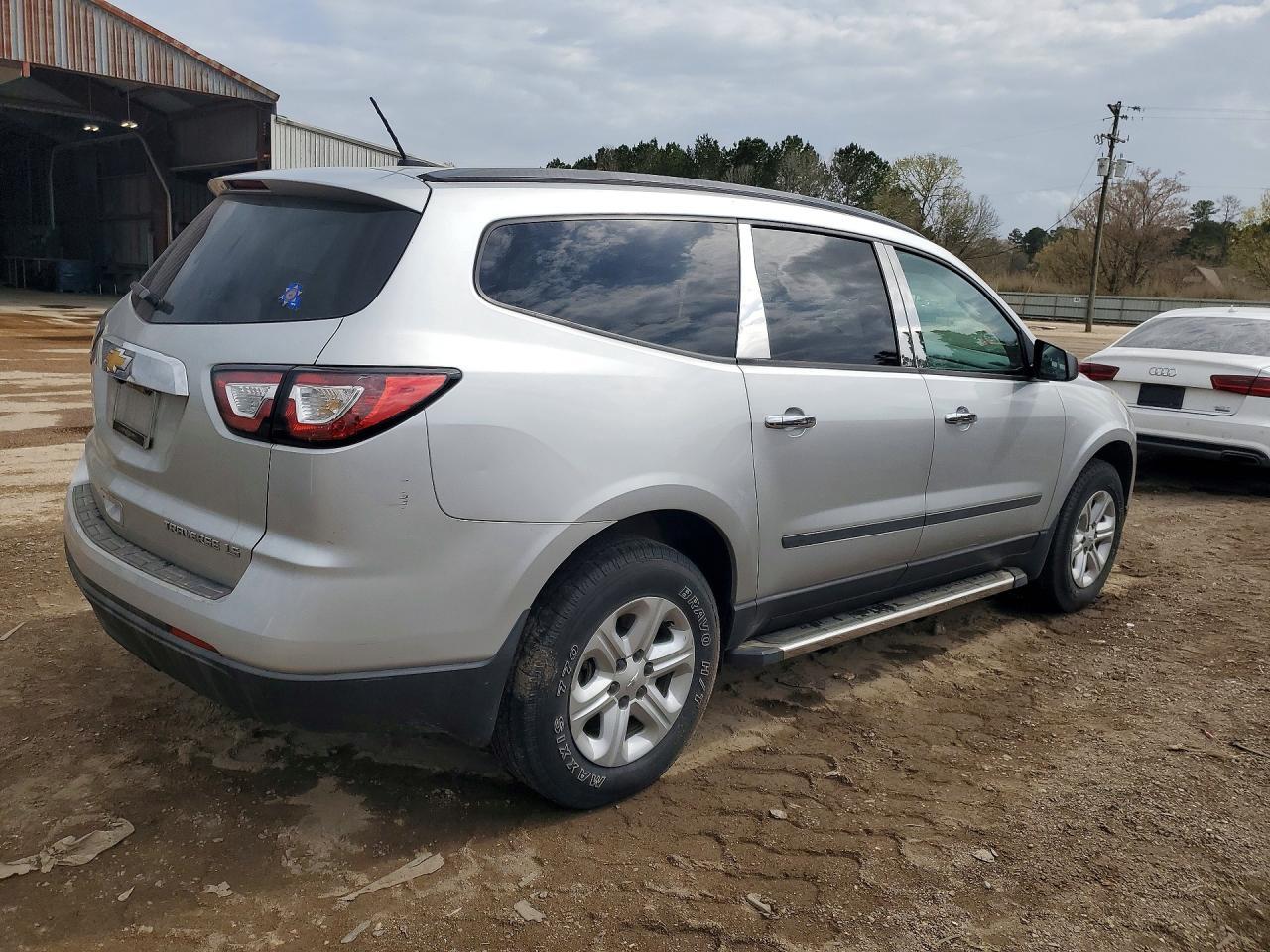 2015 Chevrolet Traverse Ls - Фото 3