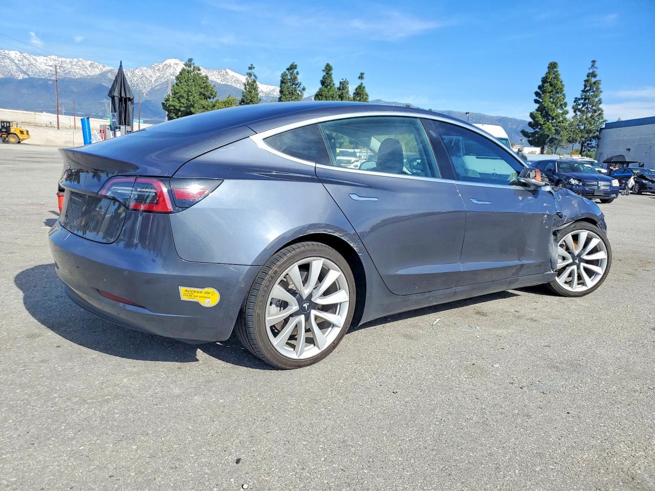2018 Tesla Model 3 - Фото 3