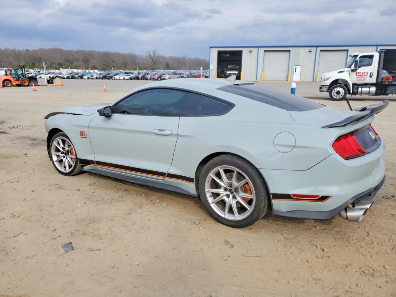 2022 Ford Mustang Mach I - Фото 2