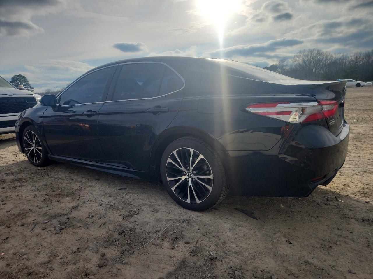 2018 Toyota Camry L - Image 2