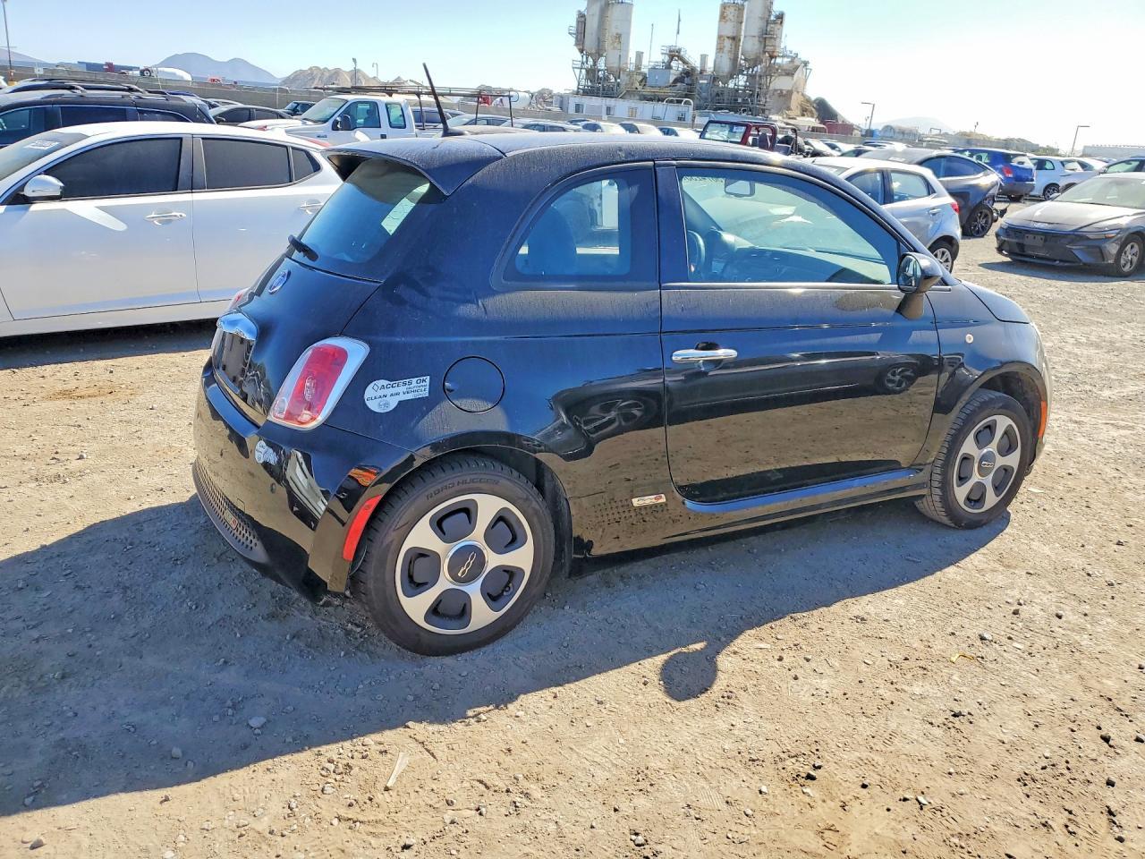 2015 Fiat 500 Electric - Image 3