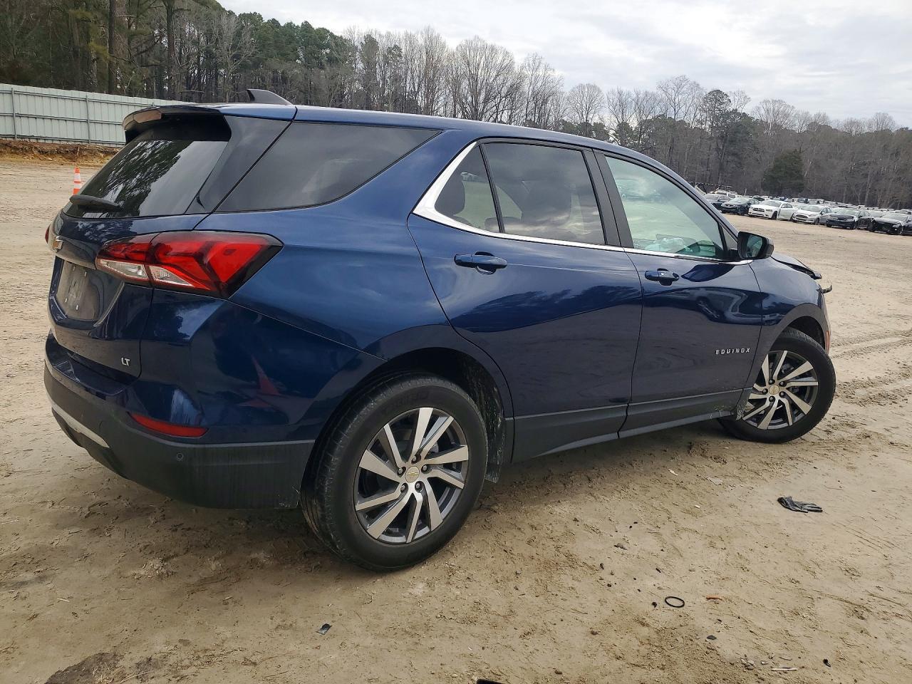 2022 Chevrolet Equinox Lt - Image 3