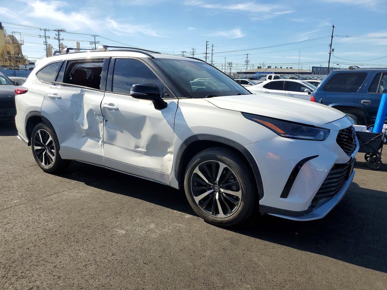 2021 Toyota Highlander - Image 4