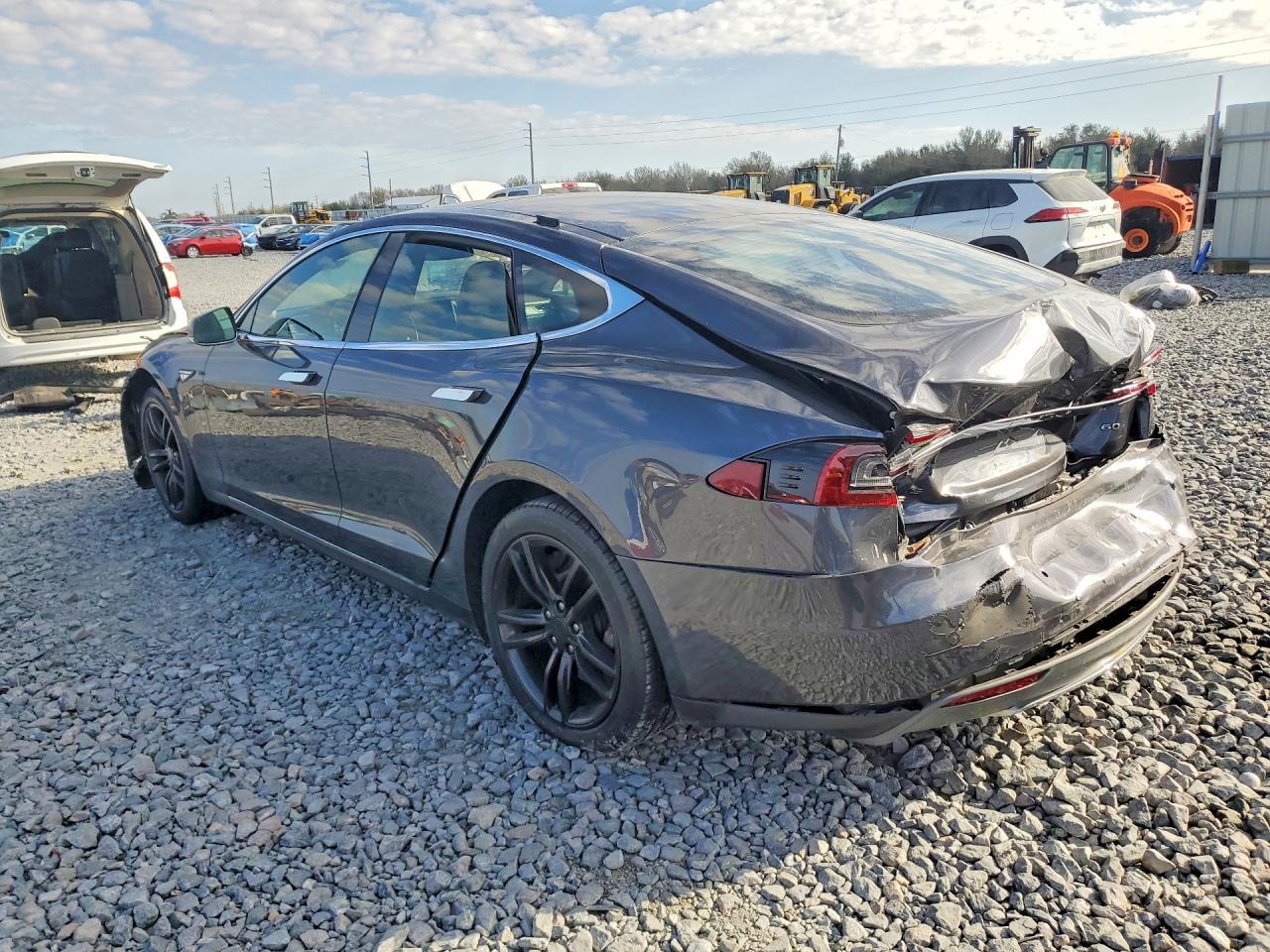 2015 Tesla Model S 60 - Image 2