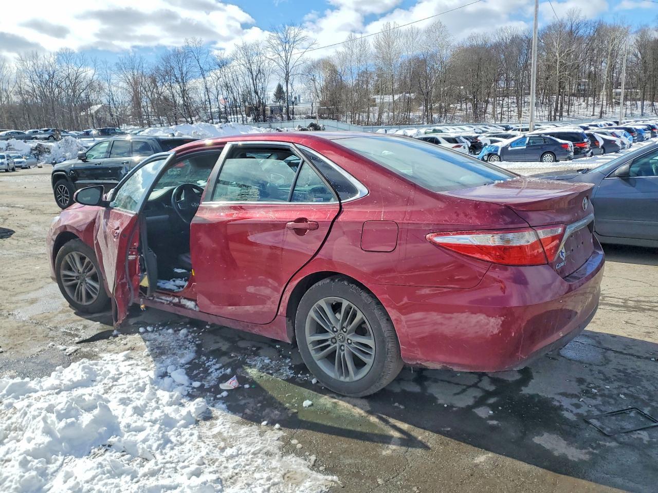2016 Toyota Camry Le - Фото 2