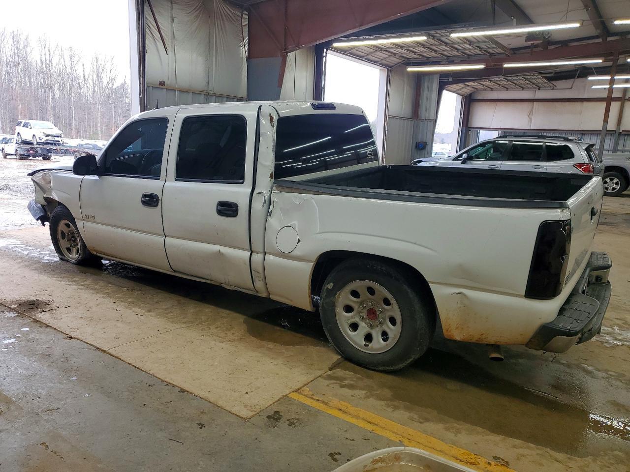 2005 Chevrolet Silverado C1500 - Image 2