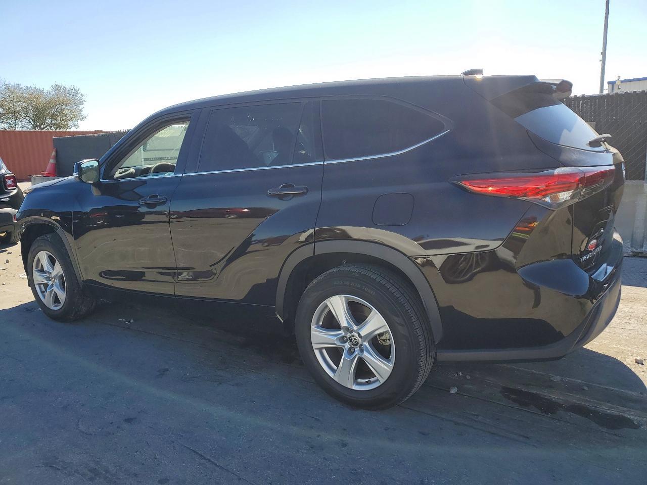 2021 Toyota Highlander L - Фото 2