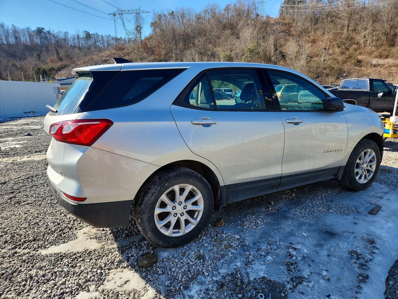 2019 Chevrolet Equinox Ls - Image 3