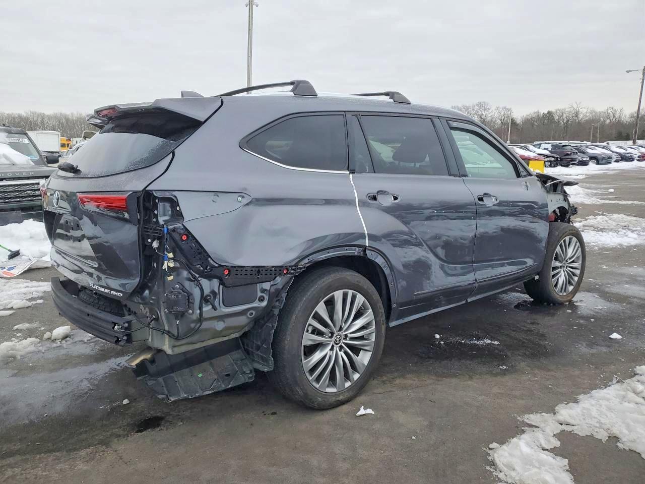 2023 Toyota Highlander L - Фото 3