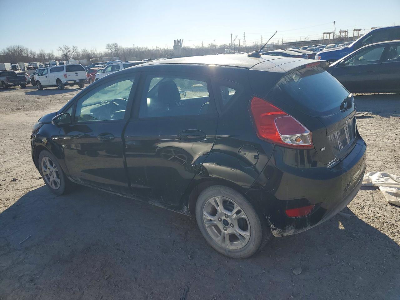 2016 Ford Fiesta Se - Image 2