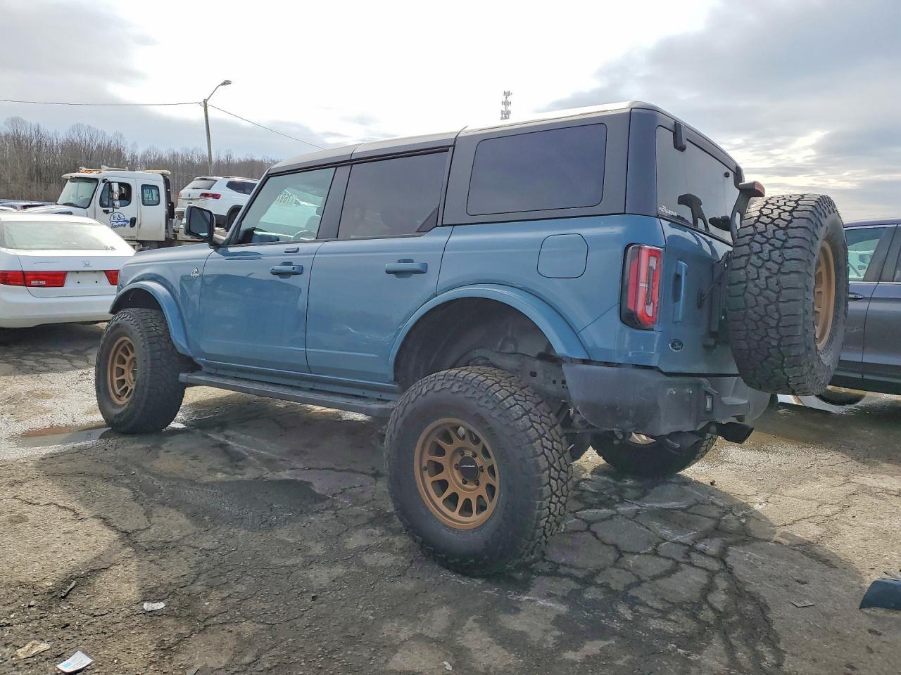 2022 Ford Bronco Base - Image 2