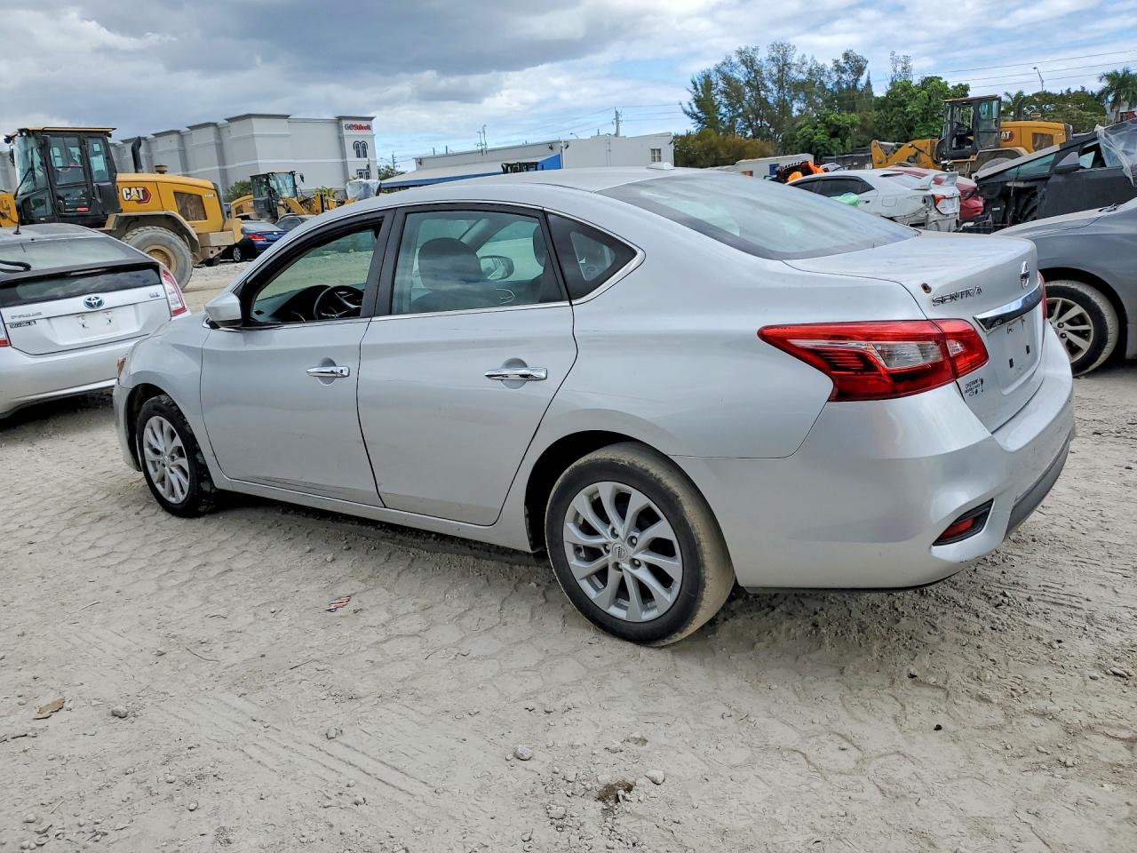 2019 Nissan Sentra S - Фото 2