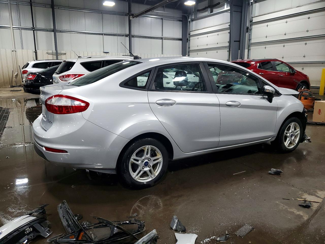 2017 Ford Fiesta Se - Фото 3