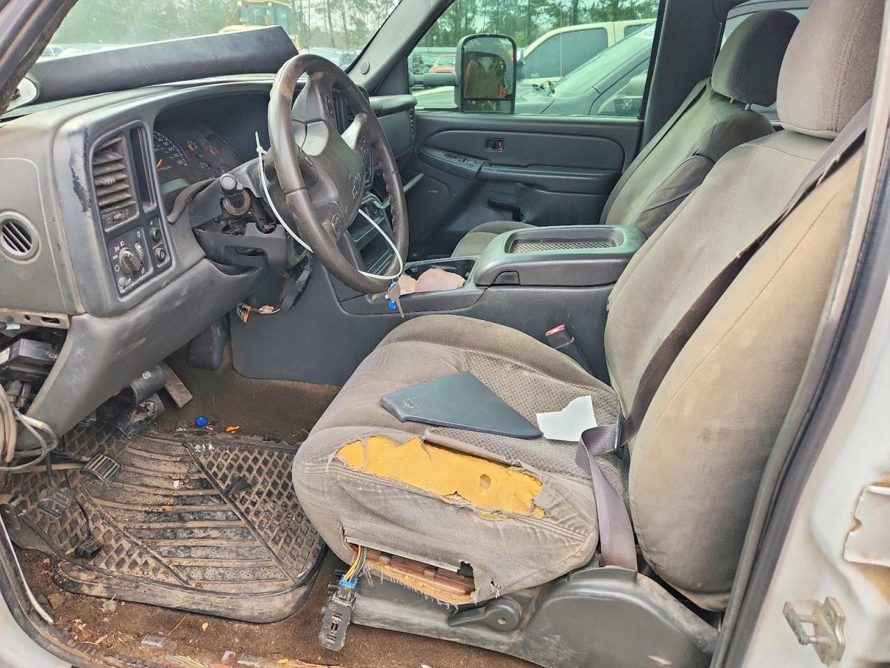 2007 Chevrolet Silverado C2500 Heavy Duty - Image 7