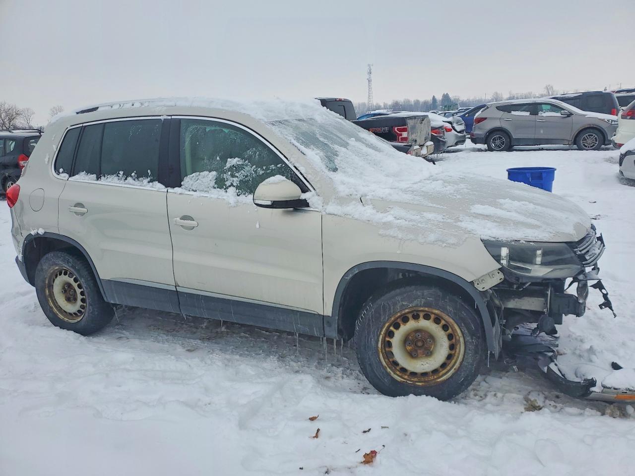 2014 Volkswagen Tiguan S - Image 4