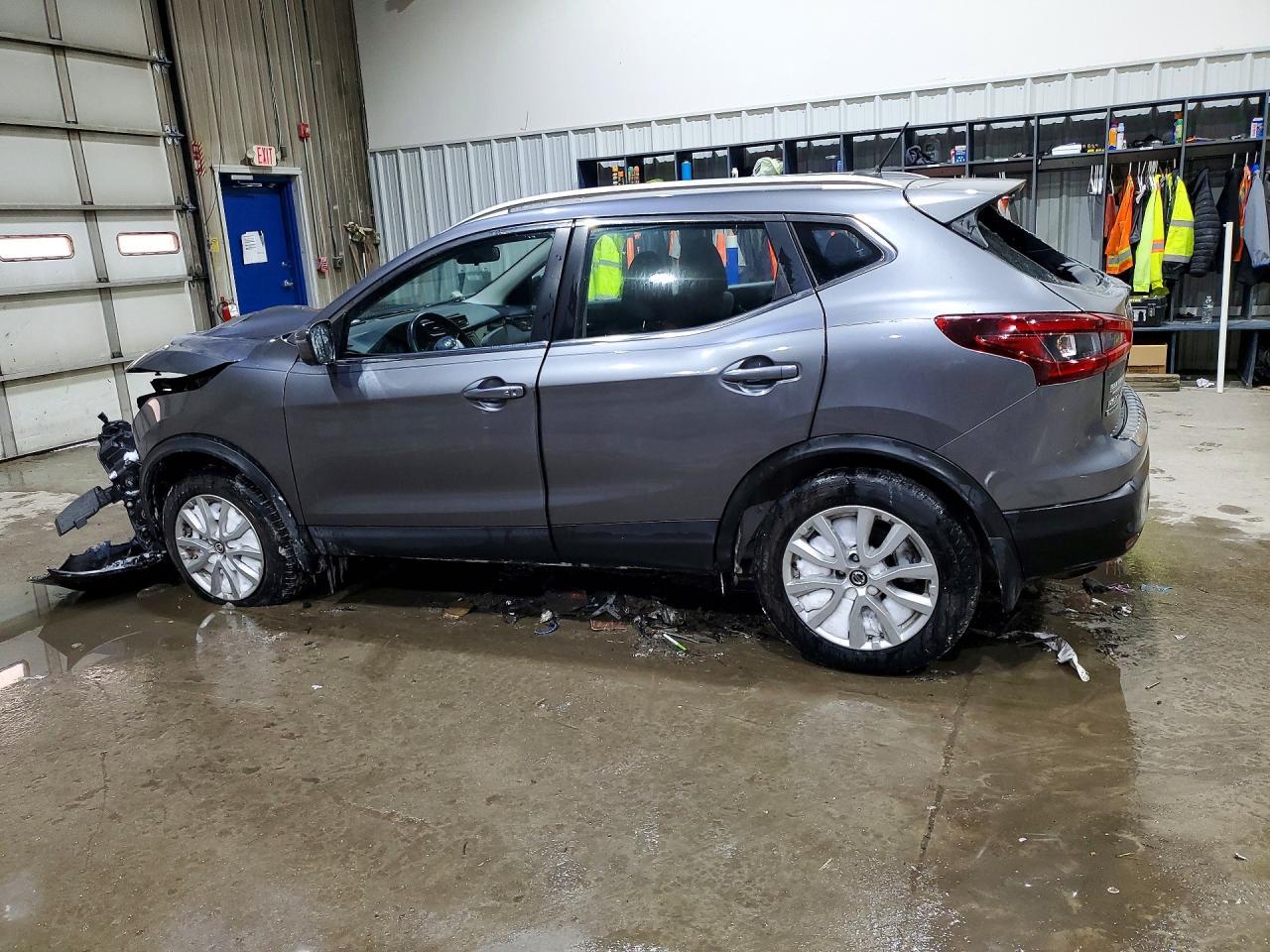 2022 Nissan Rogue Sport Sv - Image 2