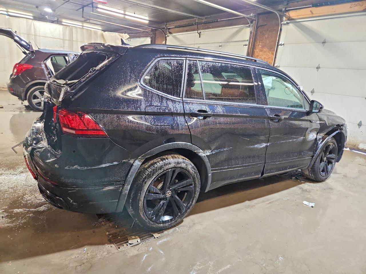 2024 Volkswagen Tiguan Se R-Line Black - Image 3