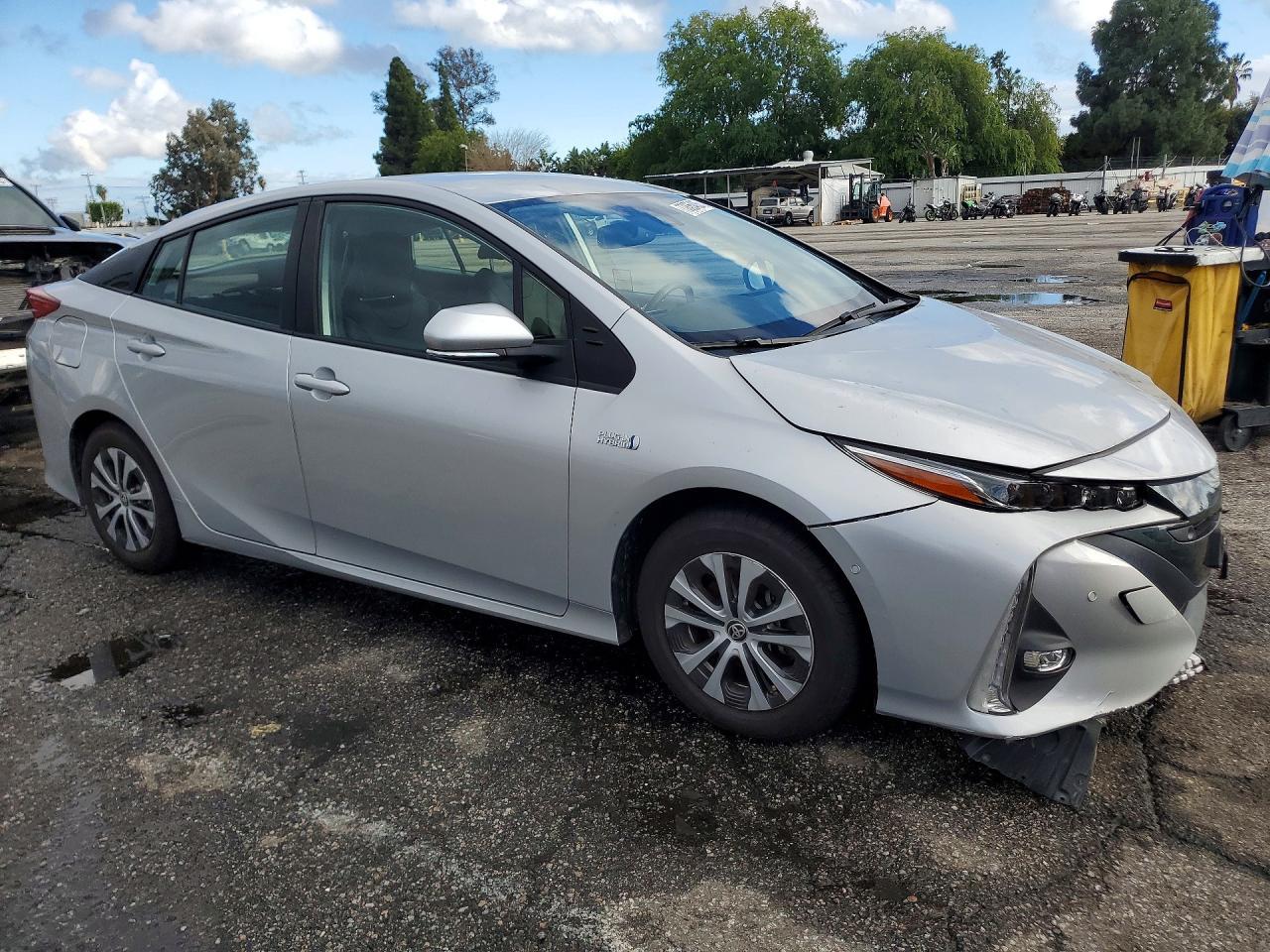 2022 Toyota Prius Prime Le - Фото 4