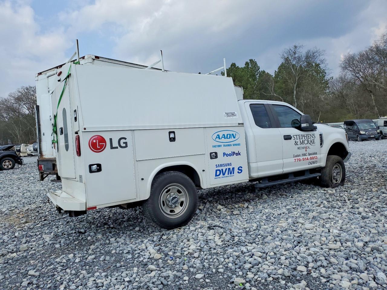 2018 Ford F350 Super Duty Utility / Service Truck - Image 3