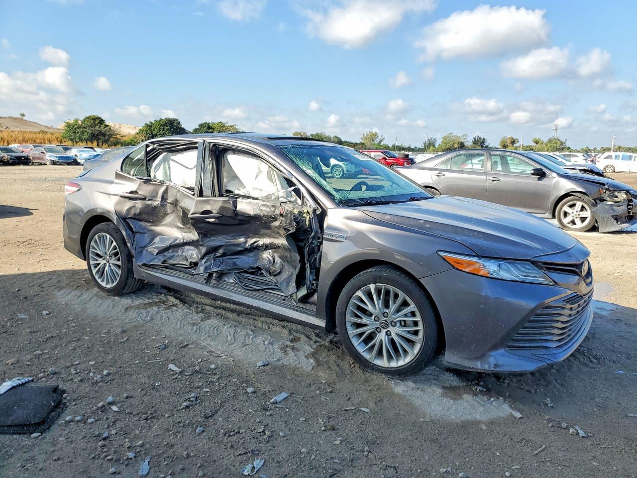 2020 Toyota Camry Xle - Image 4