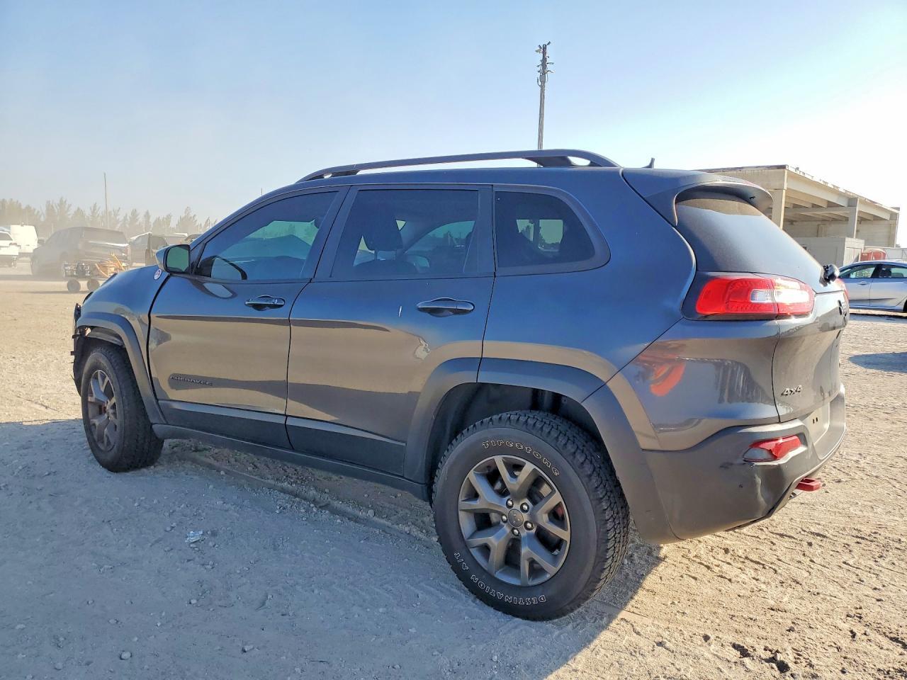 2016 Jeep Cherokee Trailhawk - Image 2
