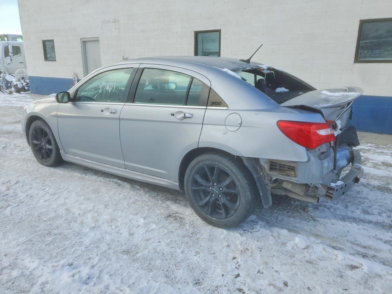 2014 Chrysler 200 Touring - Image 2