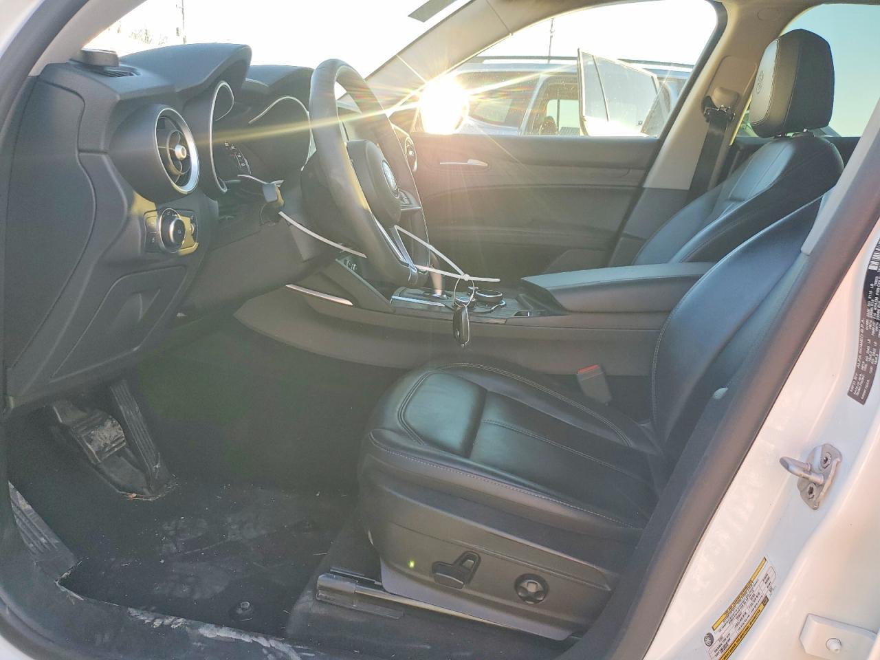 2019 Alfa Romeo Stelvio - Image 7