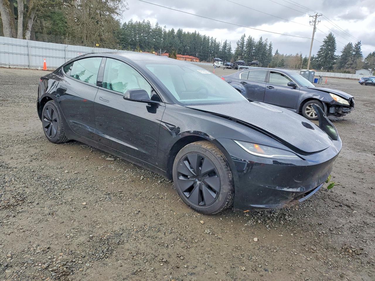2025 Tesla Model 3 - Фото 4