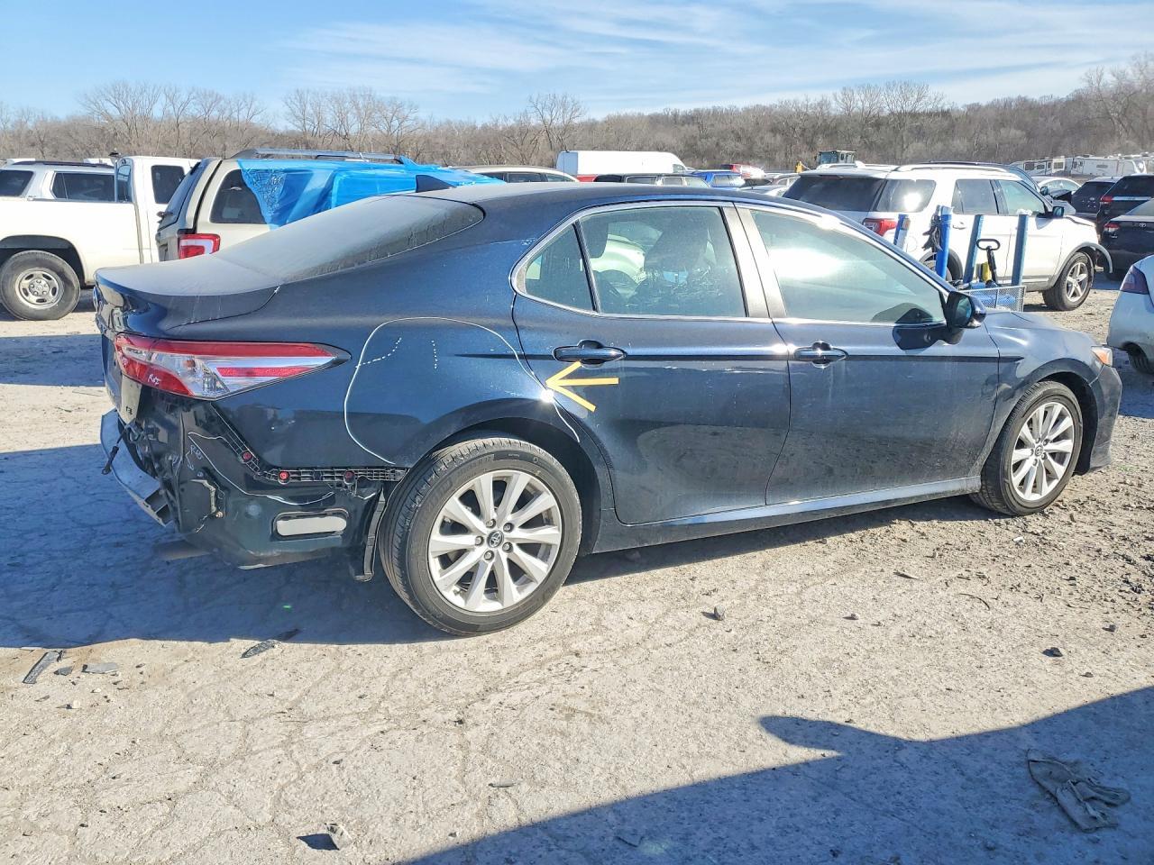 2019 Toyota Camry Le - Фото 3