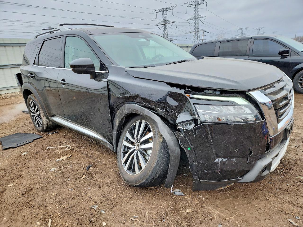 2025 Nissan Pathfinder Platinum - Image 4