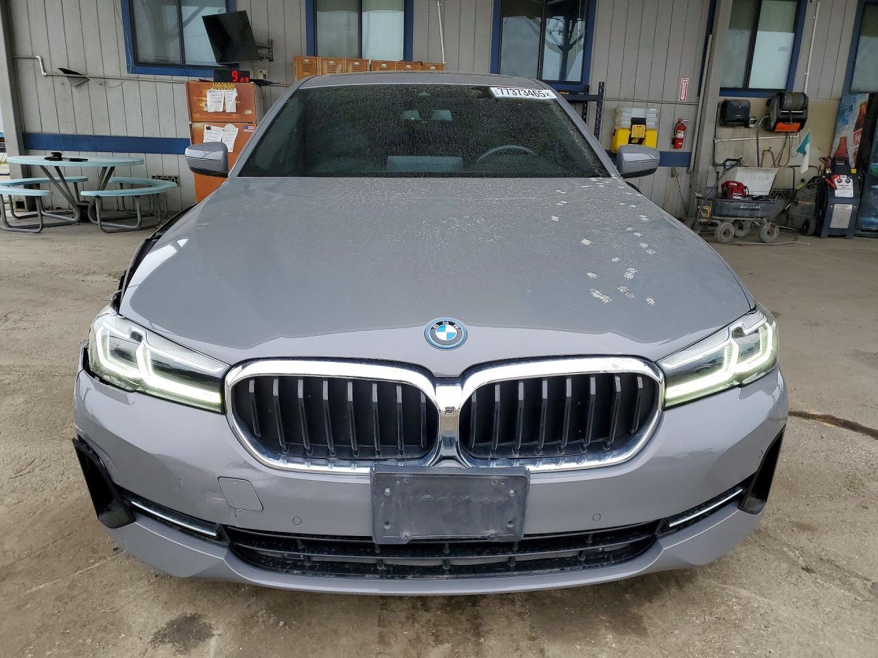 2022 BMW 530E - Image 5
