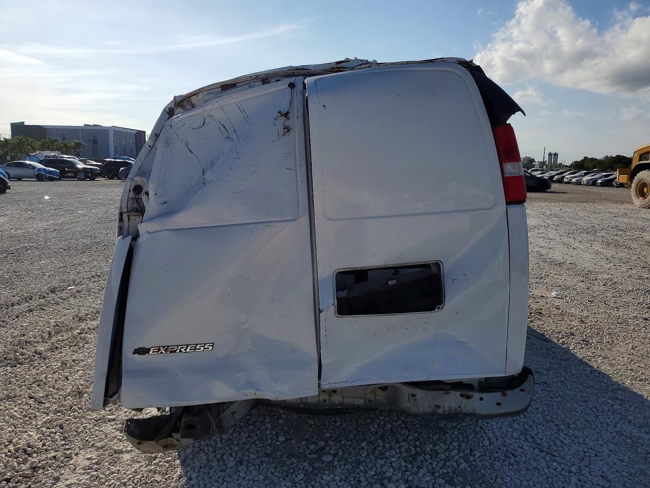 2019 Chevrolet Express G2500 Utility / Service Van - Фото 6
