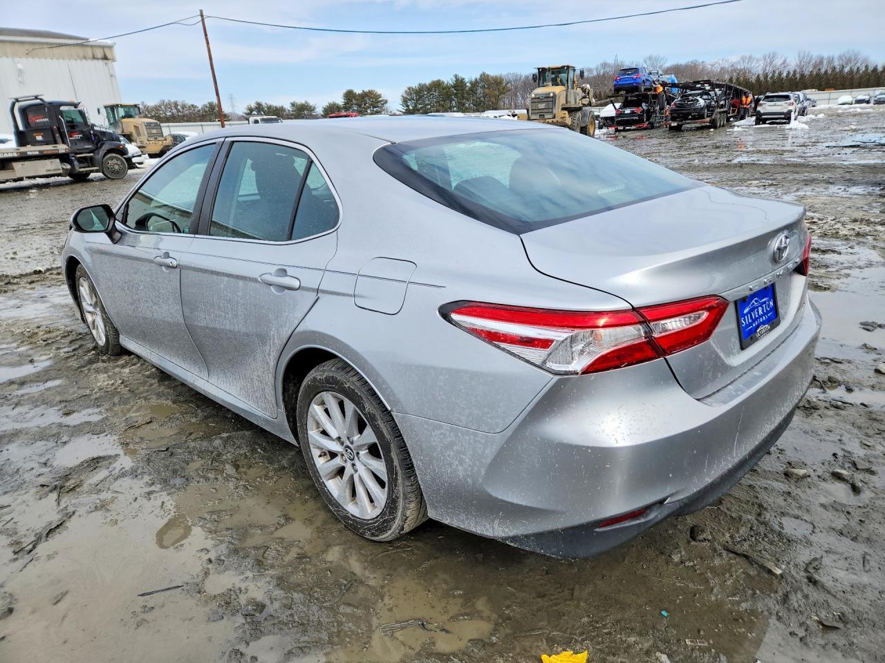 2018 Toyota Camry Le - Фото 2
