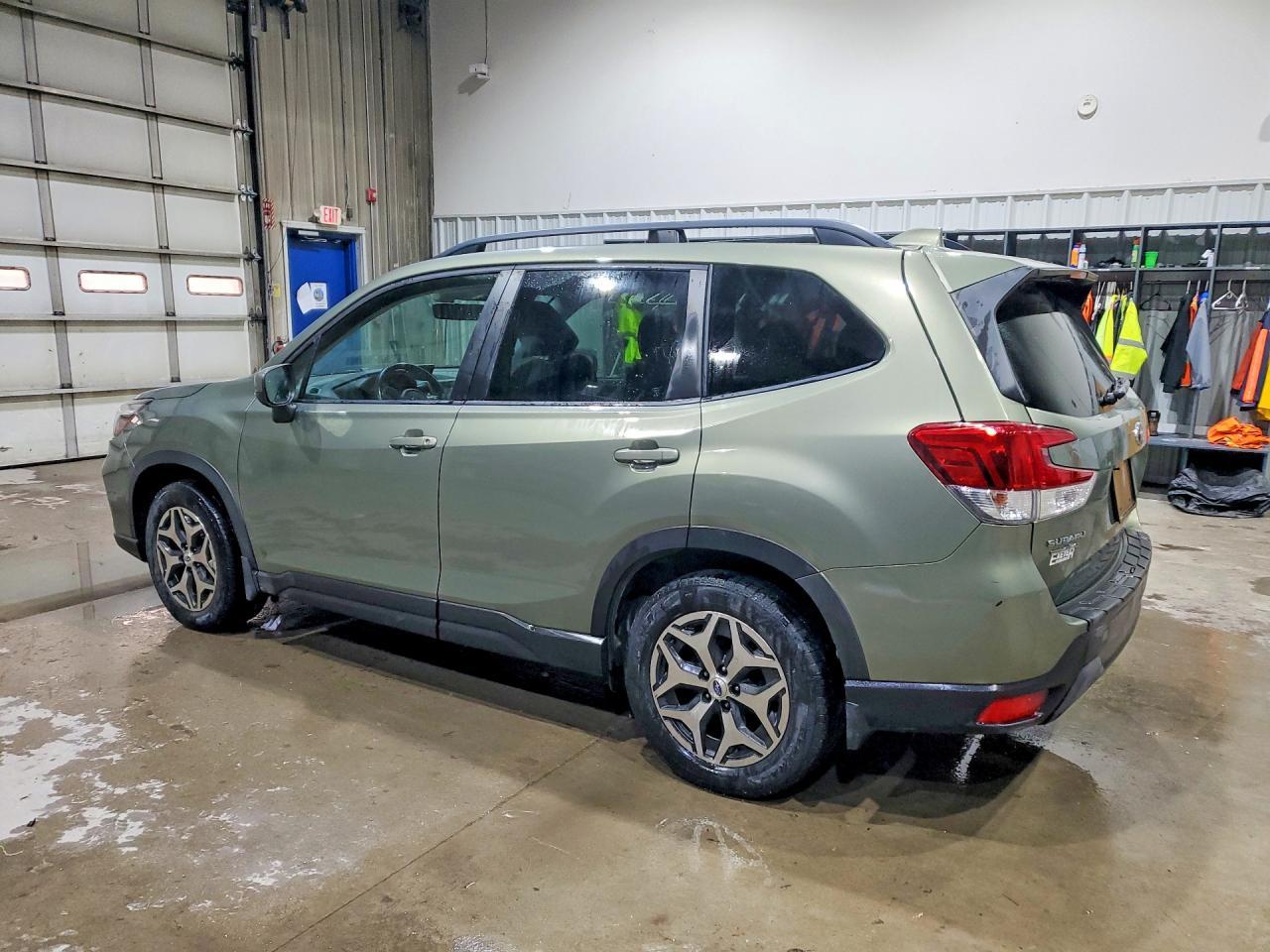 2020 Subaru Forester Premium - Фото 2