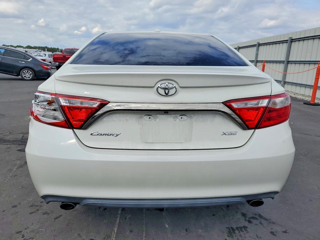 2015 Toyota Camry Xse V6 - Image 6