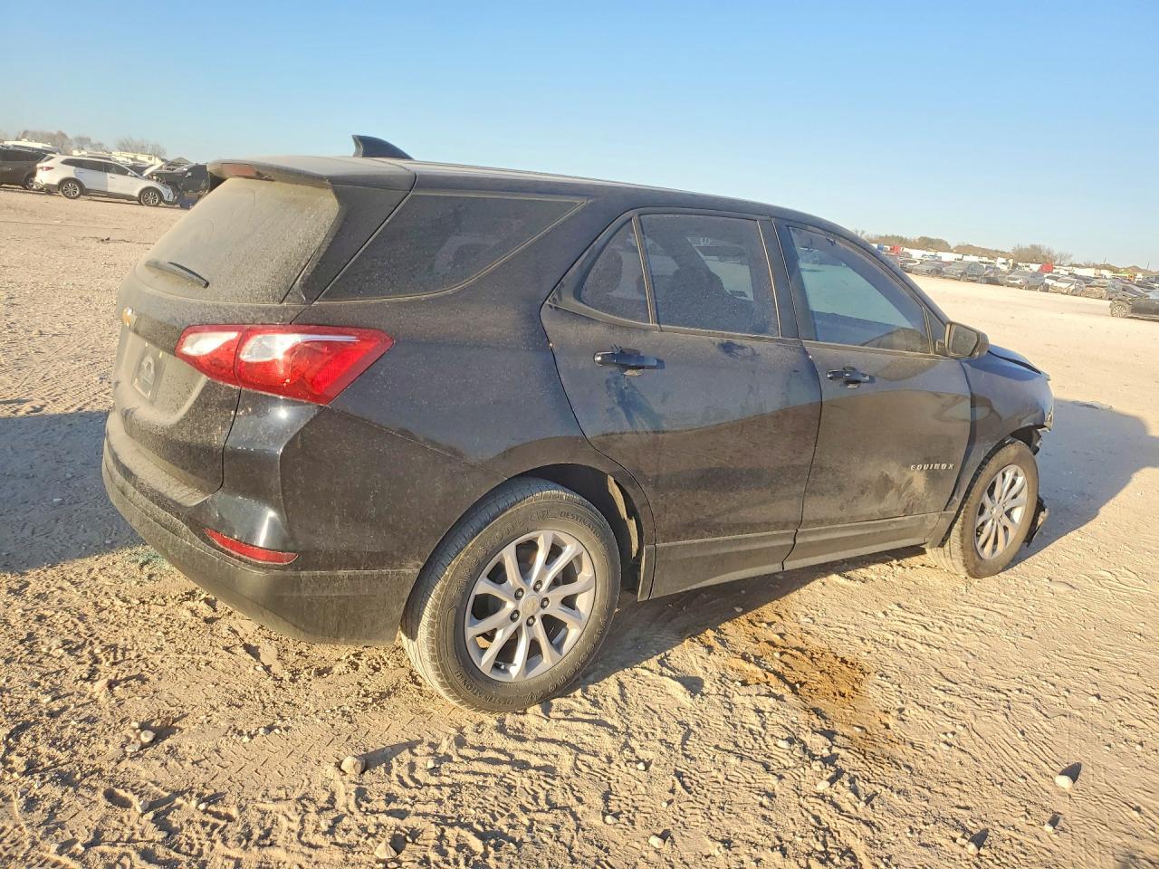 2021 Chevrolet Equinox Ls - Фото 3