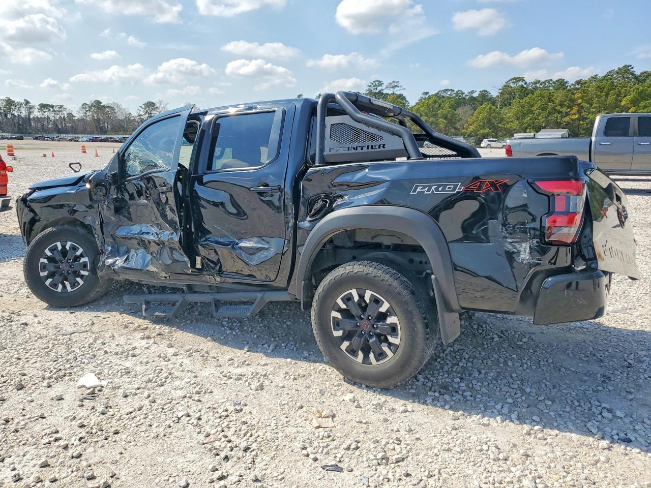 2023 Nissan Frontier Pro-4X - Image 2