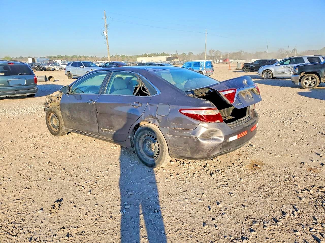 2015 Toyota Camry Le - Image 2