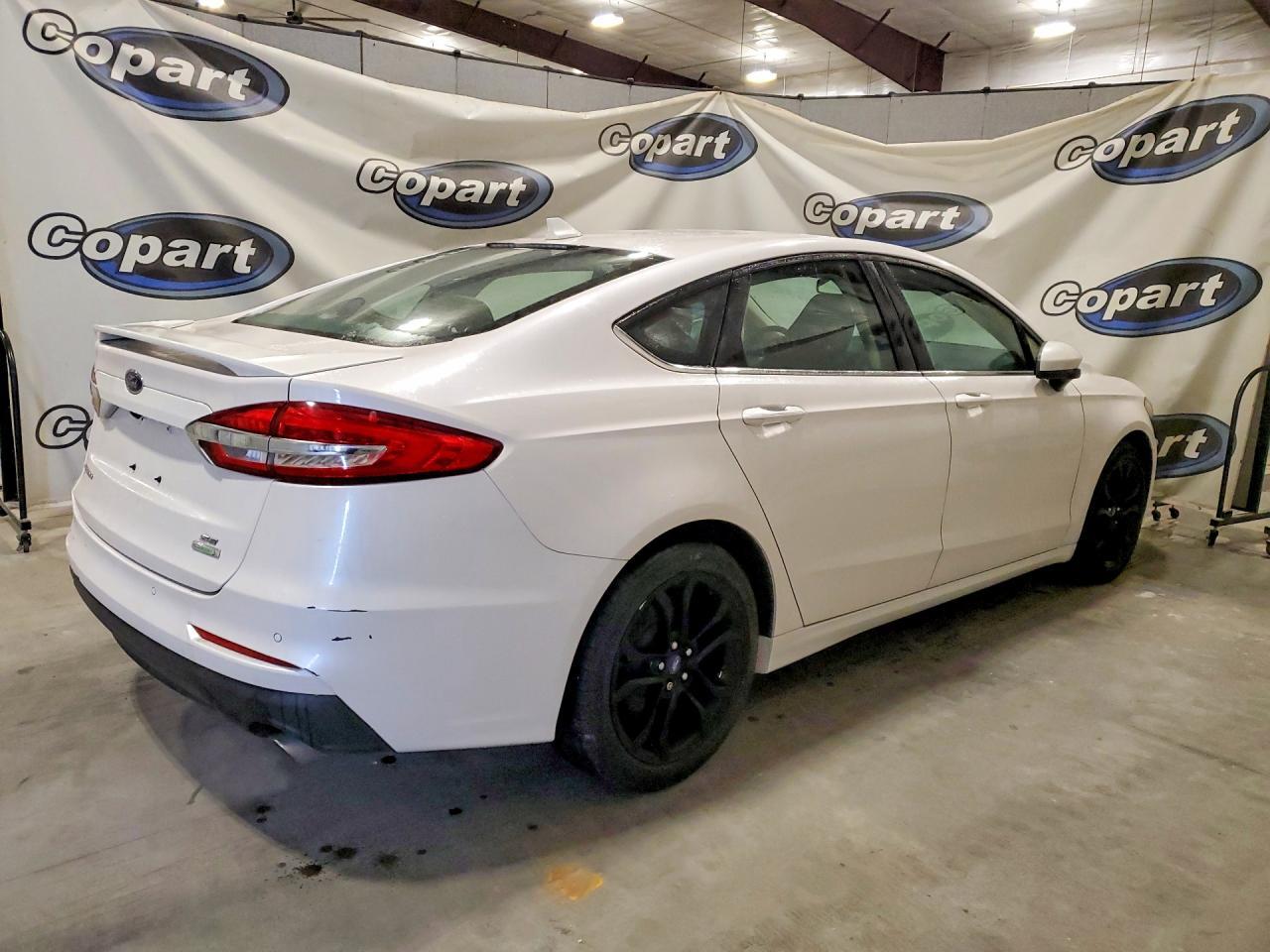 2020 Ford Fusion Se - Фото 3