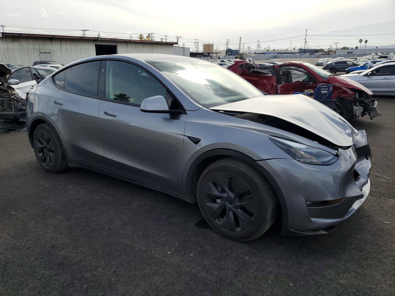 2024 Tesla Model Y - Фото 4