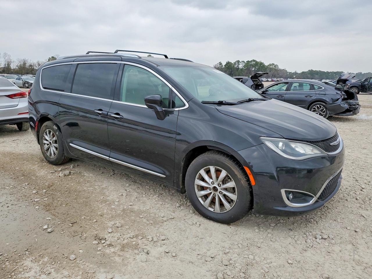 2019 Chrysler Pacifica Touring L - Фото 4