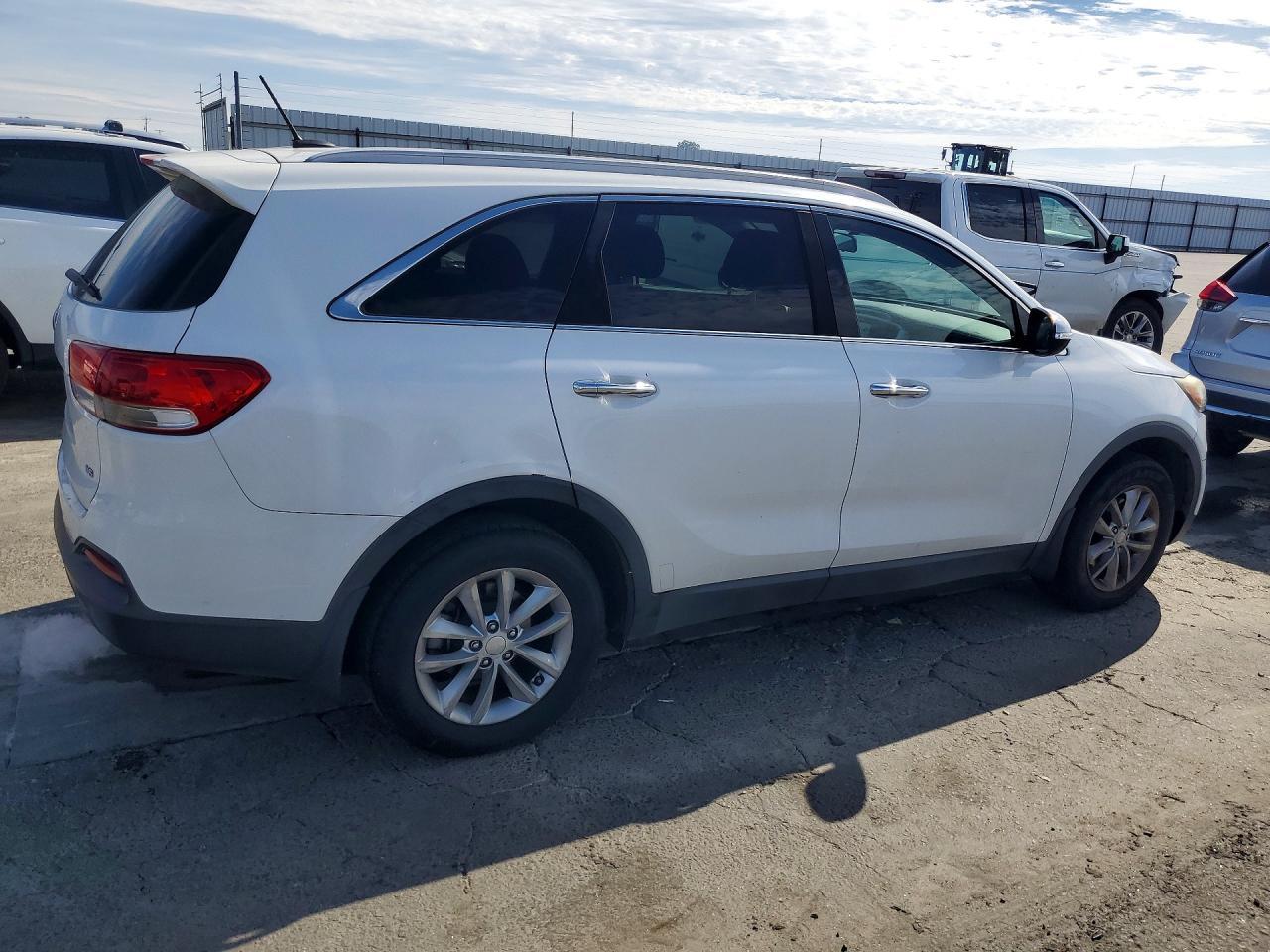 2016 Kia Sorento Lx - Image 3