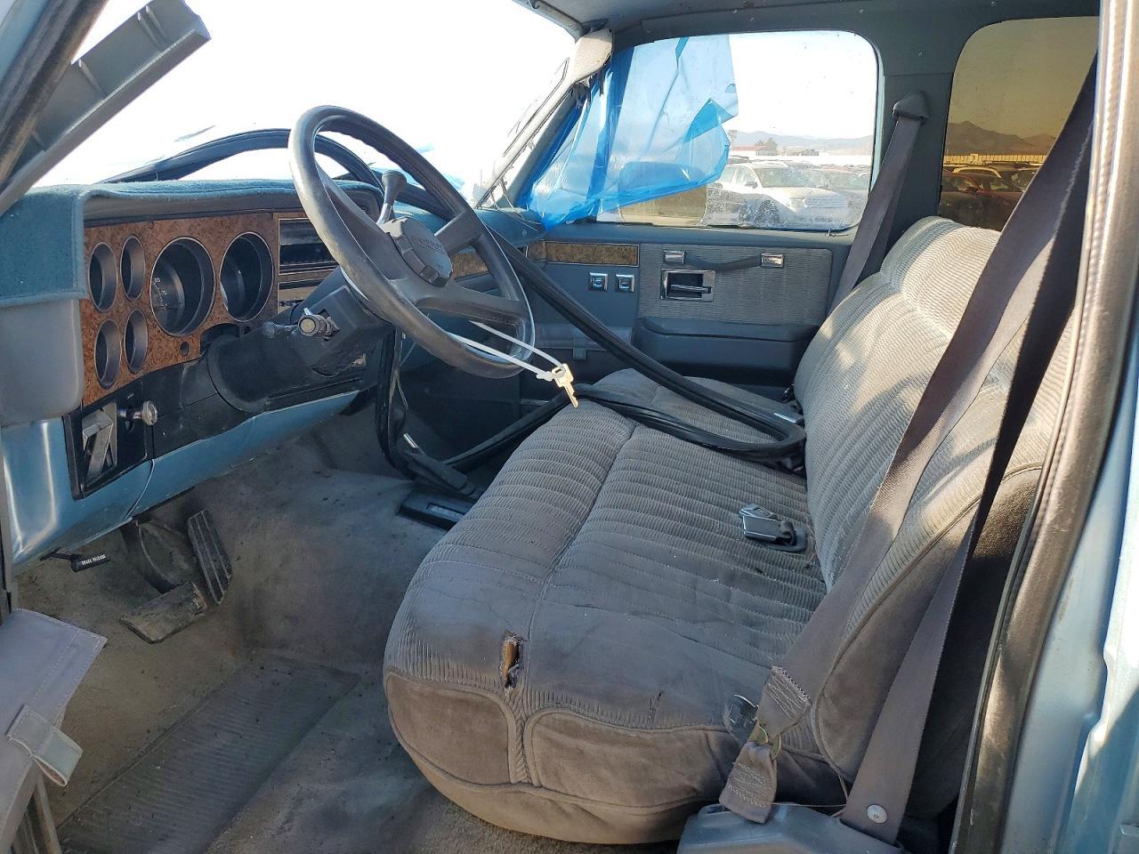 1990 Chevrolet Suburban V2500 - Image 7