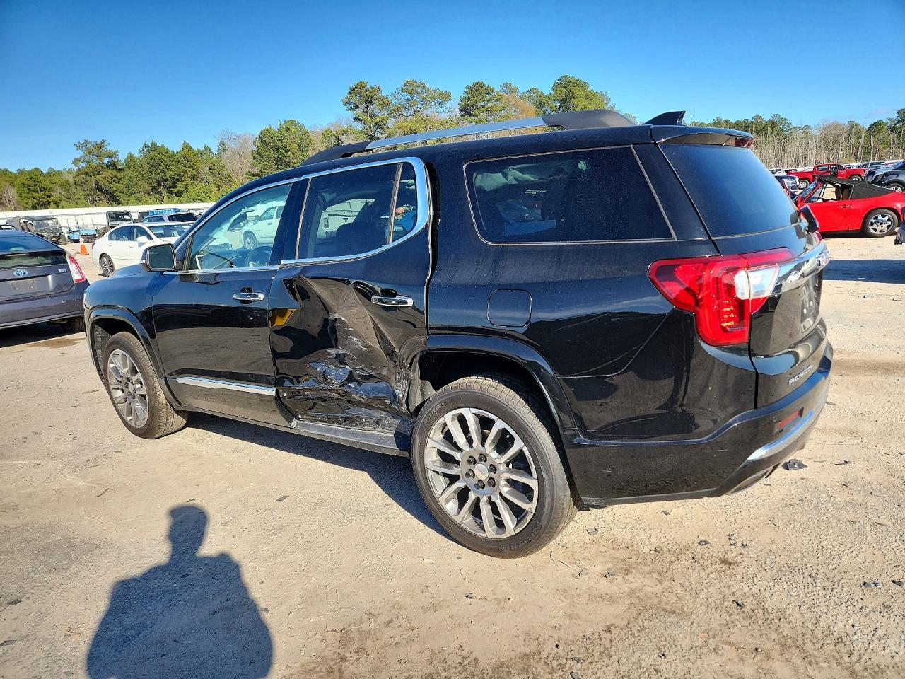 2022 GMC Acadia Denali - Image 2